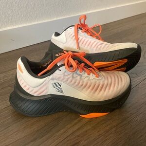 R.A.D. R-1 Runner - BRAND NEW size 6 women